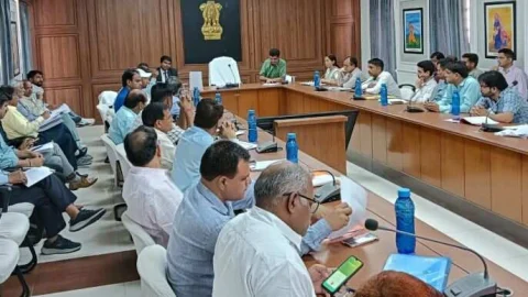 सम्पर्क पोर्टल पर 90 दिनों से अधिक समस्त प्रकरणों का निस्तारण करना सुनिश्चित करें