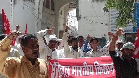 अखिल भारतीय किसान सभा ने रैली निकाल कर किया प्रदर्शन