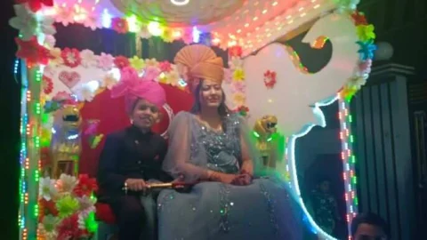 लाडो को घोड़ी पर बैठाकर दिया सम्मान, निकाली बंदोरी