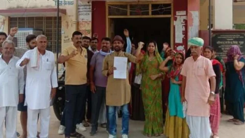 उपखंड अधिकारी के मार्फत मुख्यमंत्री के नाम भेजा ज्ञापन