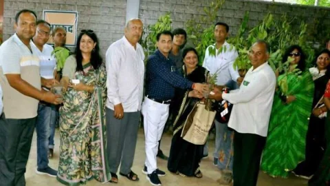 वृक्षारोपण अभियान में अग्रवाल समाज झुंझुनू द्वारा 721 पौधों का वितरण