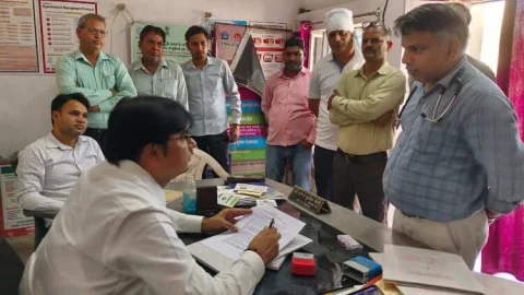 एक्शन में सीएमएचओ : अनुपस्थित चल रही दो चिकित्सको के खिलाफ़ आरोप पत्र कार्यवाही के लिए निदेशालय भेजे