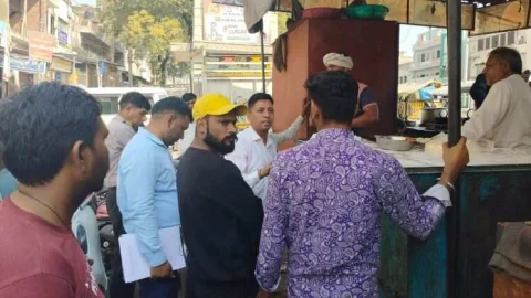 जिला रसद अधिकारी ने किया औचक निरीक्षण