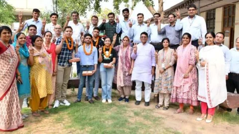 न्यू राजस्थान पब्लिक स्कूल में टॉपर्स का सम्मान