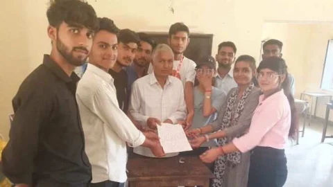 अखिल भारतीय विद्यार्थी परिषद इकाई ने महाविद्यालय बीएलओ को सौंपा ज्ञापन