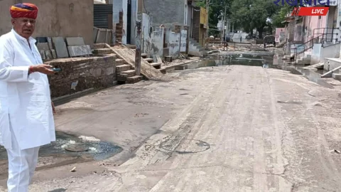 Churu News: सिवरेज चैंबर से परेशानी, पानी निकासी बनी समस्या