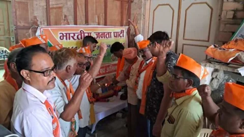 पंडित दीनदयाल उपाध्याय का एकात्म मानव दर्शन समग्र समाज का वास्तविक चित्रण है – इंदौरिया