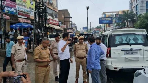जिला कलेक्टर ने शहर के जल भराव वाले क्षेत्रों का किया निरीक्षण