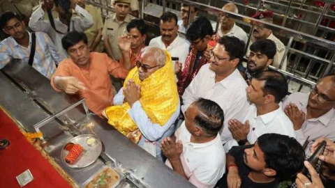 शिक्षा मंत्री दिलावर ने खाटूश्यामजी मे बाबा श्याम के किये दर्शन