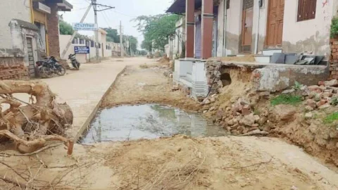 काजड़ा में अतिक्रमण नहीं हटने से सड़क निर्माण कार्य हुआ बाधित