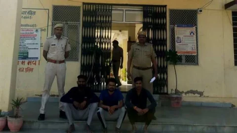 3 गिरफ्तारी वारण्टी गिरफ्तार एवं 2 वारण्टीयों ने किया न्यायालय में सरेण्डर