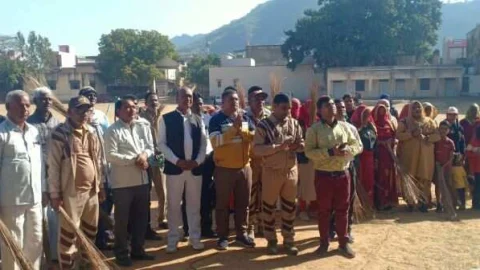 हरियाणा के साध संगत ने लिया नगर पालिका सफाई का जिम्मा