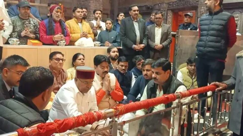 कर्नाटक के राज्यपाल थावरचंद गहलोत ने सालासर बालाजी मंदिर में दर्शन कर पूजा-अर्चना की