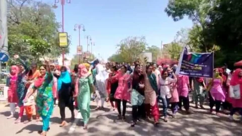 झुंझुनू के सर्व समाज के द्वारा आंदोलनरत चिकित्सक समुदाय के पक्ष में निकाली महारैली