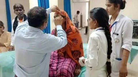 महिला और उसके पति के साथ मारपीट