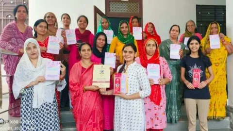 ब्रांड एंबेसडर अभिलाषा महिलाओं को कर रही जागरूक