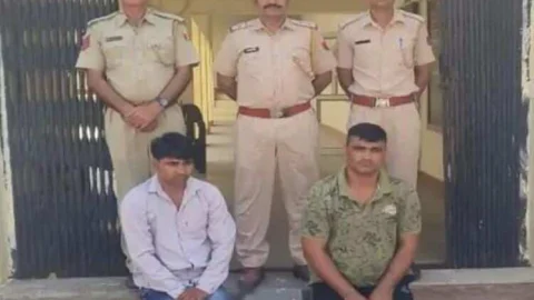 सांसी गैंग के दो बदमाश गिरफ्तार चोरी और जेबतराशी की फिराक में थे