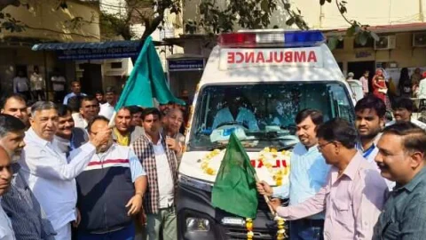 जिला अस्पताल को मिली एम्बुलेंस और सीबीसी मशीन