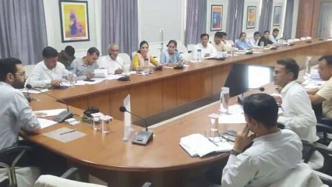 जिला जल एवं स्वच्छता समिति की समीक्षा बैठक आयोजित