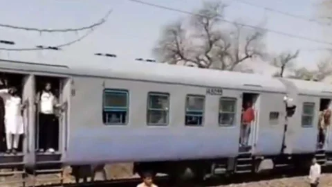 डेमो ट्रेन की चपेट में आने से महिला घायल