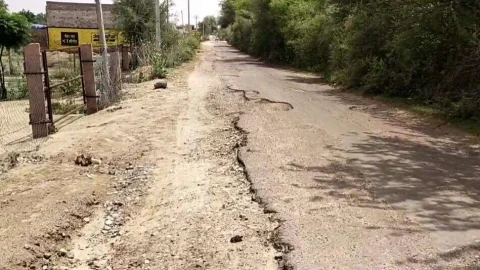 क्षतिग्रस्त सड़क बनी परेशानी का सबब