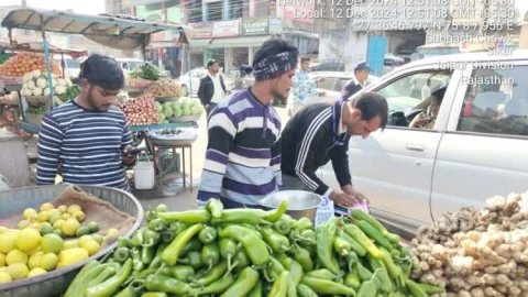 सिंगल यूज प्लास्टिक की बिक्री और कचरा फैलाने पर दुकानदारों के चालान काटे