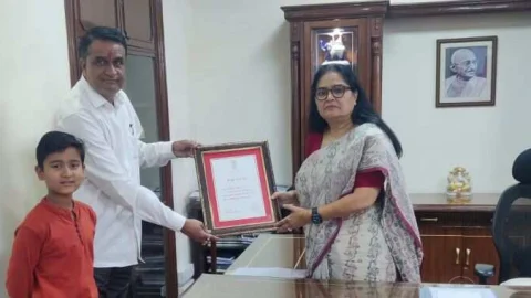 प्रदेश के पहले स्टेनों को मिला राज्य स्तरीय पुरस्कार