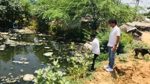 सीएमएचओ ने शहर में घूमकर देखे लार्वा स्पॉट, सफाई के लिए नगर परिषद अधिकारियों को कराया अवगत