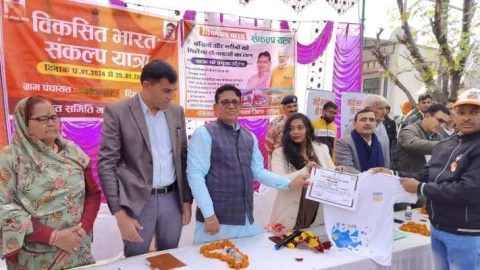 ढूकिया ने शिविर में लोगों को अधिक से अधिक लाभ लेने के लिए किया प्रेरित