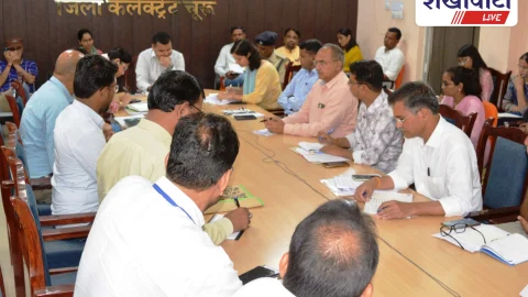 बरसात, स्वतंत्रता दिवस व योजनाओं की तैयारियों पर सख्त कलेक्टर