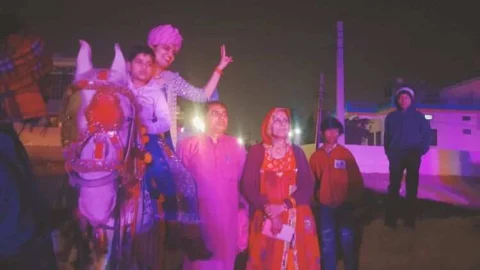 घोड़ी पर बिठाकर निकाल बिटिया की बिंदोरी