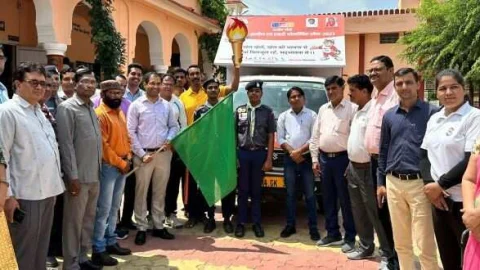 सफलता के लिए लक्ष्य निर्धारित कर मेहनत करें – जिला कलक्टर डॉ. अमित यादव