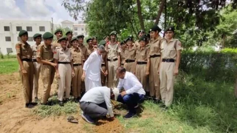श्री जेजेटी यूनिवर्सिटी के एनसीसी कैडेट्स ने किया पौधारोपण