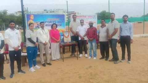 राष्ट्रीय खेल दिवस के उपलक्ष में टेनिस बॉल क्रिकेट खेल का हुआ आयोजन