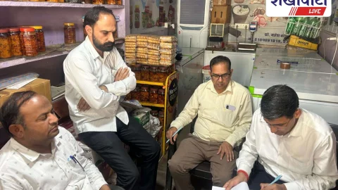 Sikar News: घी और मावा के लिए सात सैंपल लिए गए