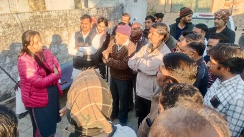 सड़क निर्माण को लेकर ग्रामीणों के दो पक्ष हुए आमने-सामने