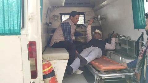 आमरण अनशन कर रहे एक और पशुचिकित्सक की बिगड़ी तबीयत