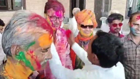 चूरू में राठौड़ ने अपने समर्थकों व कार्यकर्ताओं के साथ खेली होली