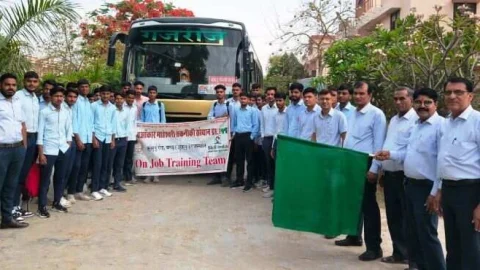 एस.एम.टी.आई के 35 प्रशिक्षणार्थी ट्रेनिंग के लिए मानेसर हुए रवाना