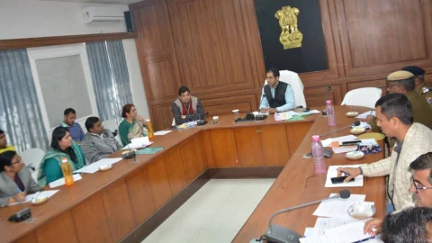 कोचिंग हॉस्टल, कोचिंग मैस, ढ़ाबें, होटल व औद्योगिक ईकाईयों में बाल श्रमिक रोकथाम के लिए करे सर्वे – जिला कलेक्टर