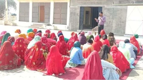 जागरूकता शिविर में स्वरोजगार हेतु प्रशिक्षण की दी जानकारी