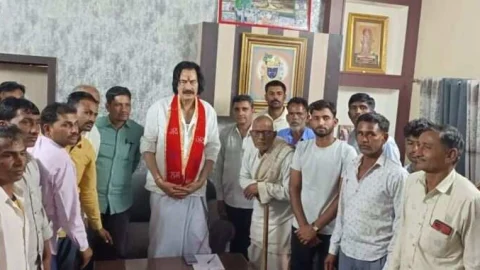 2 ट्यूबवेल स्वीकृत होने पर ग्रामीणों ने किया पूर्व मंत्री रिणवा का अभिनंदन