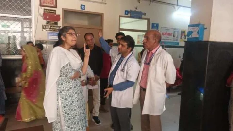 जिला कलेक्टर ने किया बीड़ीके अस्पताल का औचक निरीक्षण