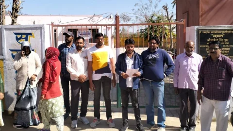 पालिका पार्षदों ने तहसीलदार को सौंपा सामूहिक त्यागपत्र देने का ज्ञापन