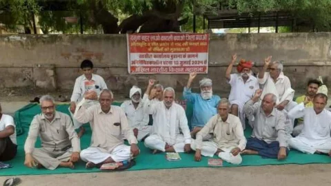 यमुना नहर लाओ बरसाती नदियों को पुनर्जीवित करो आंदोलन के तहत बुहाना तहसील के सामने धरना आज से शुरू