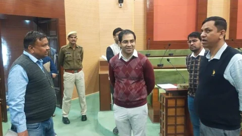 जिला कलेक्टर ने नगर परिषद कार्यालय का निरीक्षण कर व्यवस्थाओं का लिया जायजा