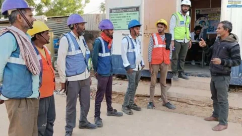 श्रमिकों के लिए स्वास्थ्य जांच शिविर का आयोजन