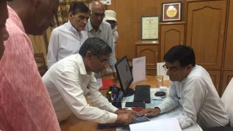 नीमकाथाना से हटाओ झुंझुंनू में लगाओ संघर्ष समिति ने जिला कलेक्टर को दिया ज्ञापन