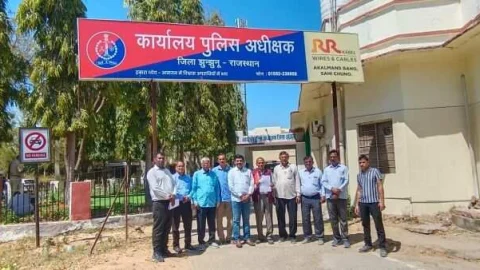 एससी एसटी अत्याचार विरोधी जिला संघर्ष समिति झुंझुनू ने एसपी को सौपा ज्ञापन