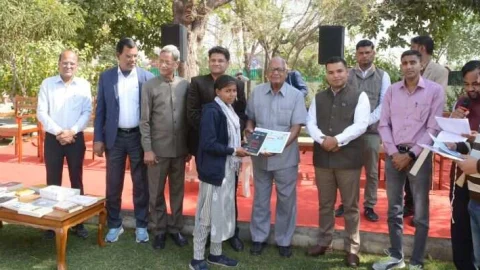 मेहनत का कोई विकल्प नहीं – जिला कलेक्टर